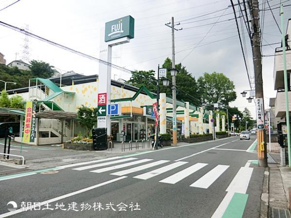 ＦＵＪＩ新井町店50ｍ 【周辺環境】スーパー
