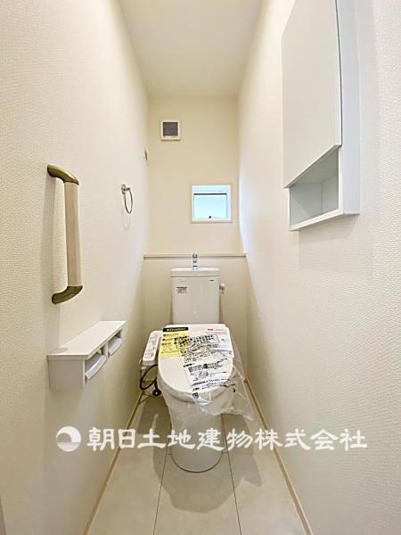 【本分譲地7号棟写真】トイレ 【内外観】トイレ
