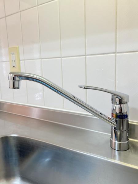 キッチンの水栓にはビルトインの浄水器が備わっています。いつでも新鮮で安心なお水を飲んでいただくことができます。お子様にもおいしい水を飲ませていただくことができますので安心ですね。 【設備】その他設備