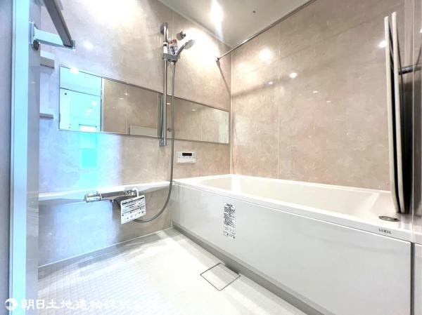 浴室乾燥付きの為、カビなども防げてきれいに保てます。 【内外観】浴室