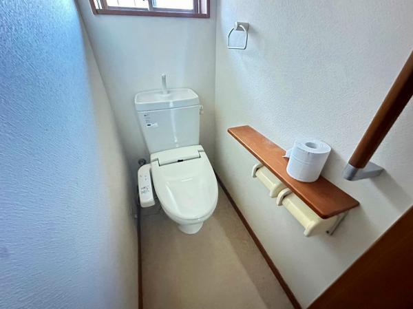 ウォシュレット完備のトイレスペース 【内外観】トイレ