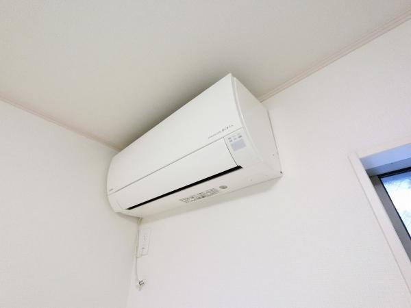 居室にはエアコンが付いています。 【設備】冷暖房・空調設備