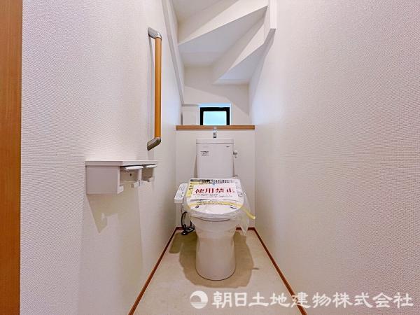 快適な使用感が人気の温水洗浄脱臭暖房機能を搭載(１階) 【内外観】トイレ