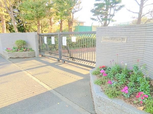 横浜市立大正小学校　約340ｍ　広い道があるため安心して通学いただけます。 【周辺環境】小学校