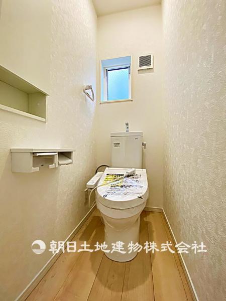 【本分譲地9号棟写真】トイレ 【内外観】トイレ