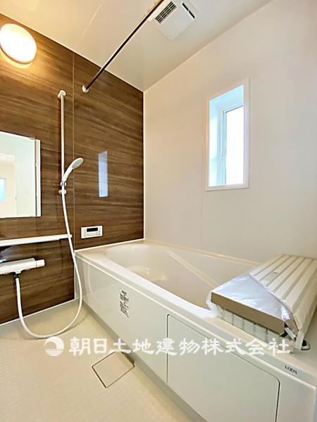 【本分譲地10号棟写真】浴室 【内外観】浴室