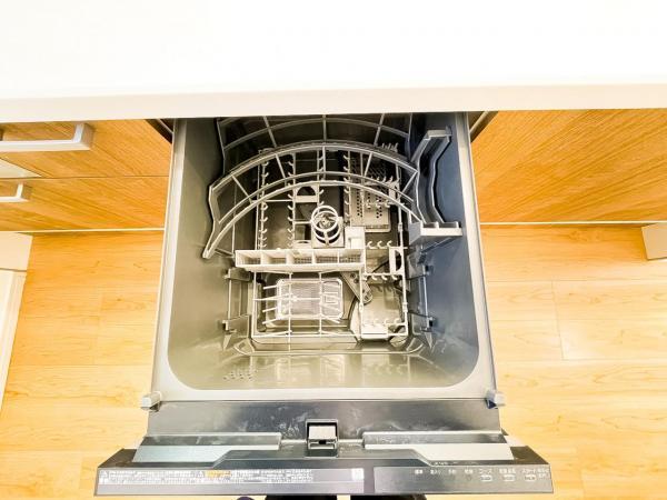 人気の食器洗い乾燥機付システムキッチン。 【設備】その他設備