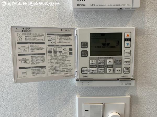LDKには床暖房が標準装備。キッチンとリビングにわけて温めることができます。 【設備】冷暖房・空調設備