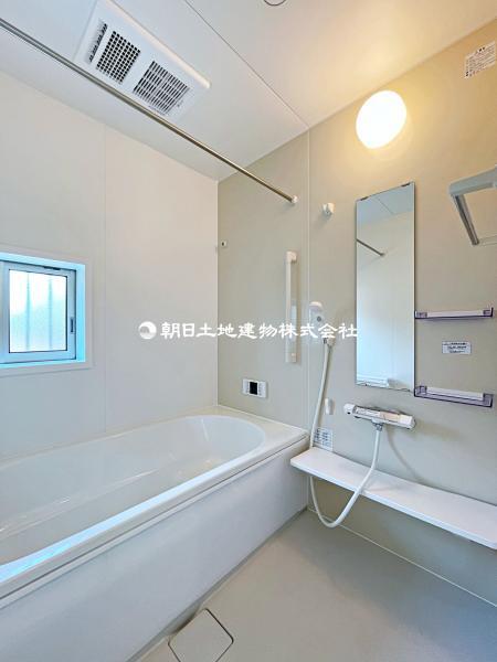 一日の疲れを癒す浴室はプライバシーを確保した設計 【内外観】浴室