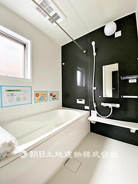 清潔感のあるカラーで統一された空間は、ゆったりとした癒しのひと時を齎す快適空間に仕上げられています。 【内外観】浴室