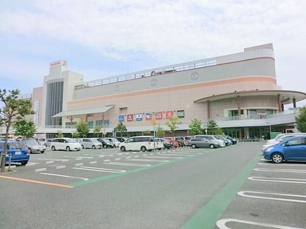 【イトーヨーカ堂　大和鶴間店】　鶴間駅より徒歩5分の大型ショッピングセンターです。大規模な駐車場が完備されいて、飲食のテナントが充実しています。 【周辺環境】ショッピングセンター