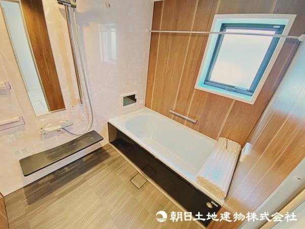 広々とした洗い場の1.25坪(1620タイプ)浴室TV付きバスルームを採用！暖房・乾燥機能付きで一日の疲れをリフレッシュ！ 【内外観】浴室