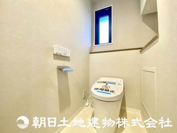 トイレの快適さが日常生活を変えます。機能付きトイレで贅沢なひとときを過ごしましょう 【内外観】トイレ