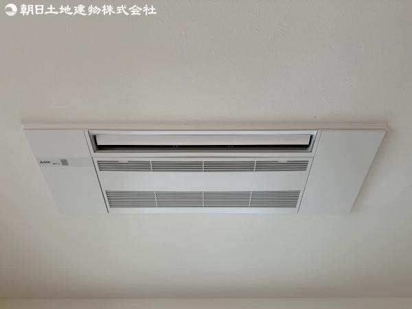 天井埋め込み型エアコンが標準装備。フラットですっきりとした部屋になりますｌ。 【設備】冷暖房・空調設備
