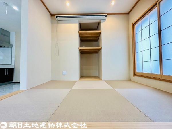 和室は、多種多様な使い方が出来るので未だ廃れることのない日本の文化と言えますね。 【内外観】リビング