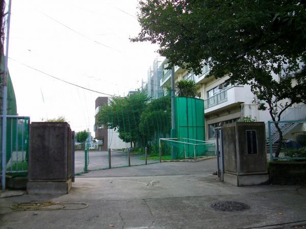 町田第一中学校まで約1880ｍ 【周辺環境】中学校