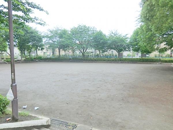 【相武台1丁目公園】　桜がきれいです。遊具や砂場や広場もあります。 【周辺環境】公園
