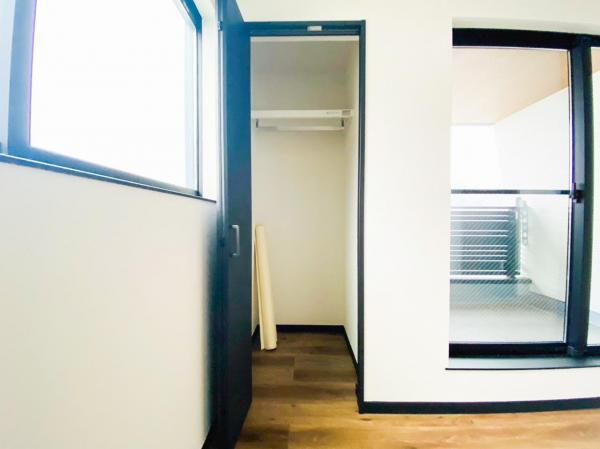 各室収納スペースでお部屋を広く利用できます。 【内外観】収納