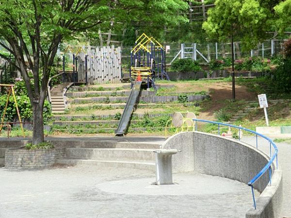 三ッ沢下町公園まで約1200ｍ 【周辺環境】公園