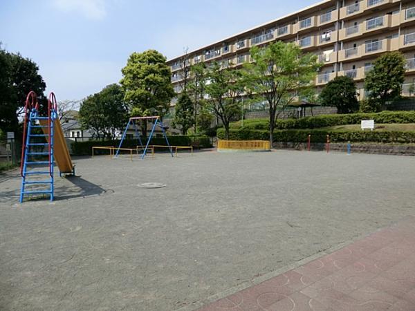 上倉田水神ヶ谷公園 700ｍ 【周辺環境】公園