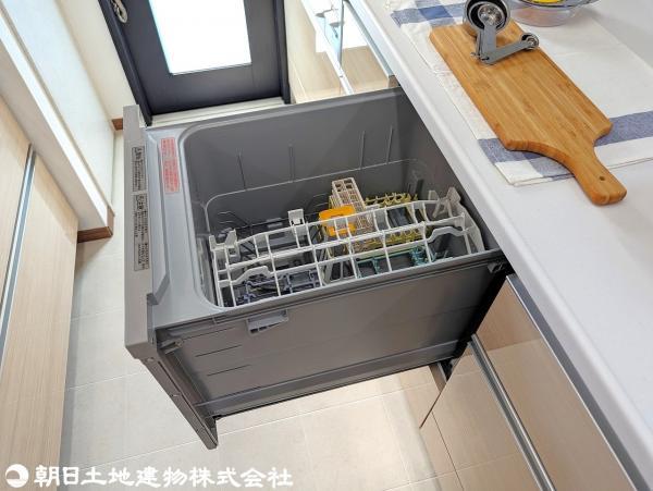 ビルトインタイプの食器洗乾燥機。食器汚れを効果的に落とすことが出来ます。 【設備】その他設備