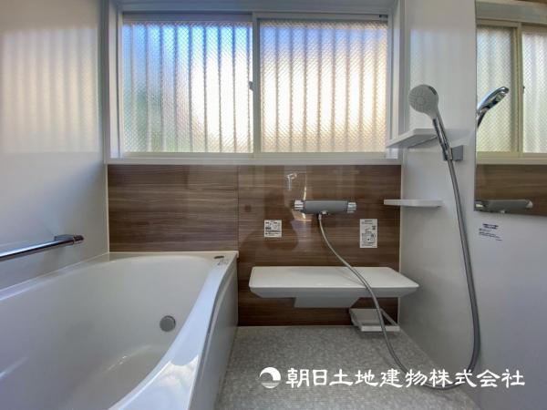 【浴室】使いやすい最新システムバスにリフォーム済みです。ご入居時から気持ちよくお使いいただけます 【内外観】浴室