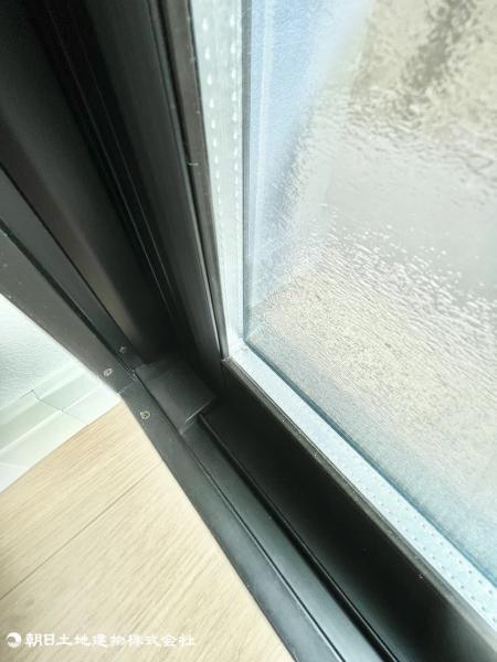 全室設置のペアガラスは室内の温度を保つほかにも結露も防止し室内のカビなどを防ぎます。 【内外観】その他