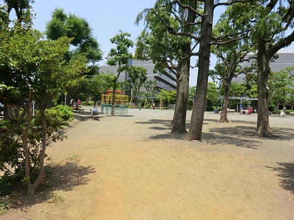 上小田中西公園まで約650ｍ 【周辺環境】公園