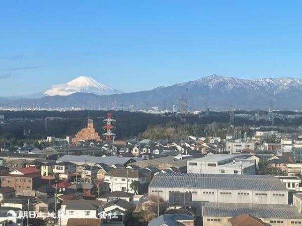 お天気の良い日は西側のバルコニーから富士山と大山を望むことができます。 【内外観】住戸からの眺望写真