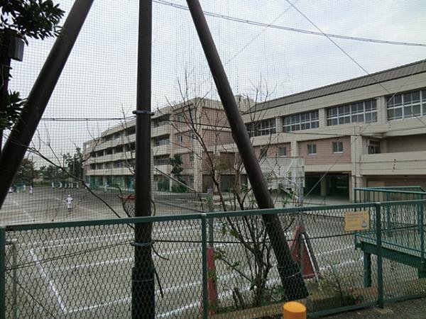 仲尾台中学校800ｍ 【周辺環境】中学校