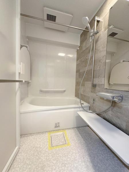 ■浴室乾燥機はカビ防止に、天気を気にせず洗濯を干せて大活躍 【内外観】浴室