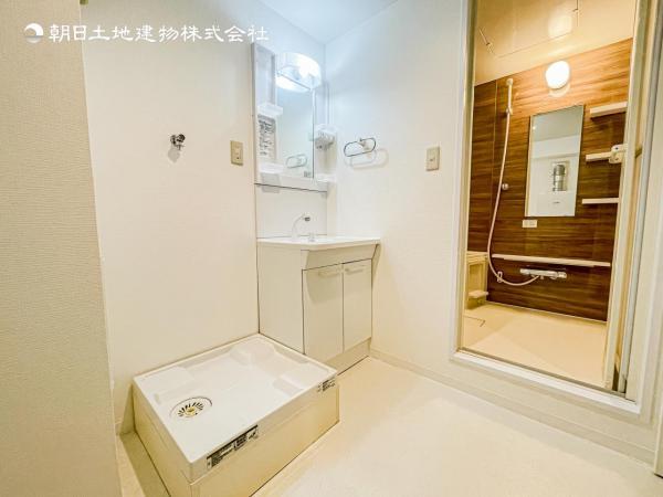 【洗面・脱衣所】使用頻度の高い場所だからこそ便利な空間に。 【内外観】洗面台・洗面所