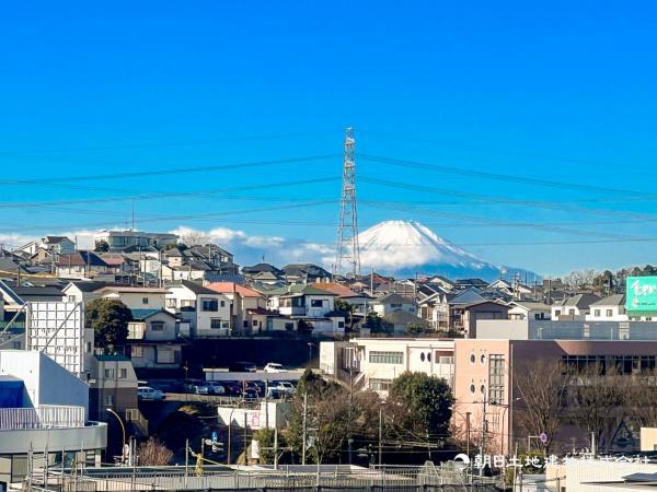 【住戸からの眺望】富士山も望める景色を現地より確認してみてください。 【内外観】住戸からの眺望写真