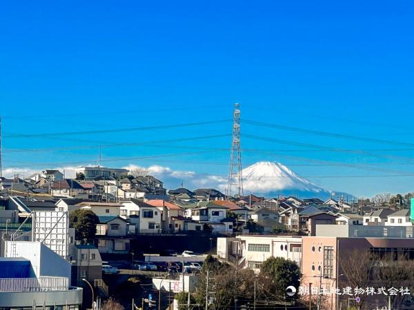 【住戸からの眺望】富士山も望める景色を現地より確認してみてください。 【内外観】住戸からの眺望写真