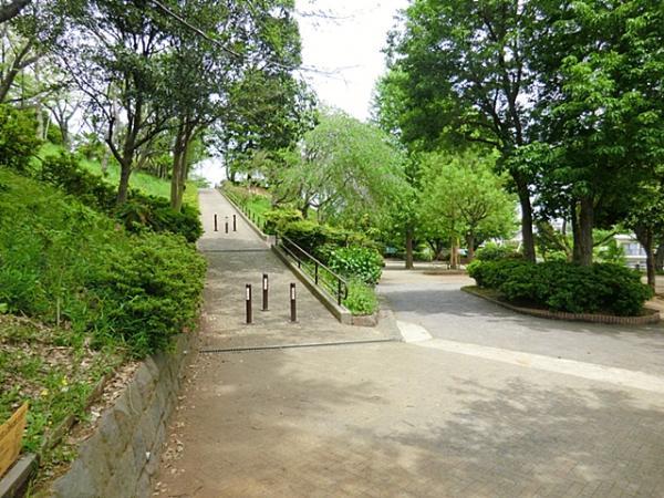 秋葉台公園950ｍ 【周辺環境】公園