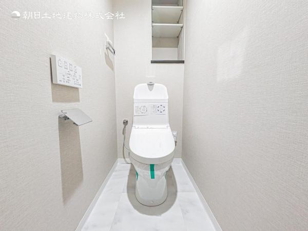 【トイレ】洗浄便座など充実設備 【内外観】トイレ