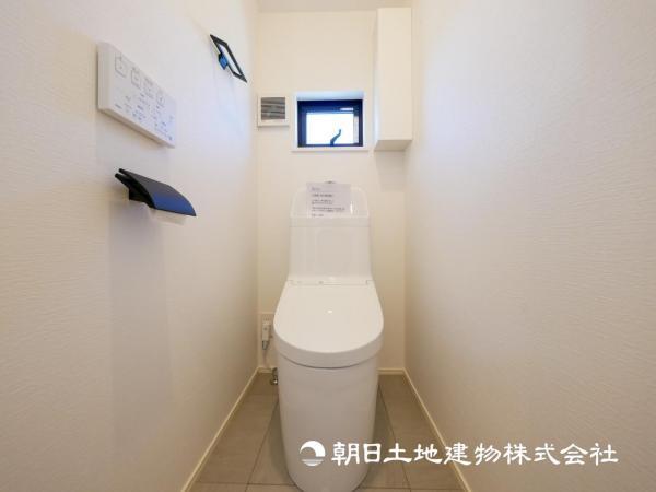 【トイレ】近年のトイレは様々な機能が搭載され、便利で快適な空間へと変化しています 【内外観】トイレ