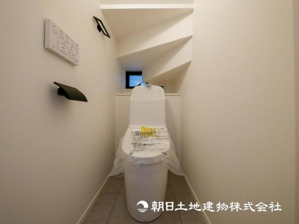 【トイレ】近年のトイレは様々な機能が搭載され、便利で快適な空間へと変化しています 【内外観】トイレ