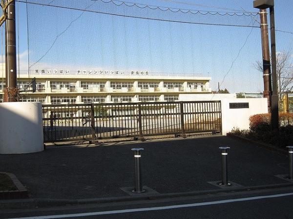 奈良の丘小学校まで約643ｍ 【周辺環境】小学校