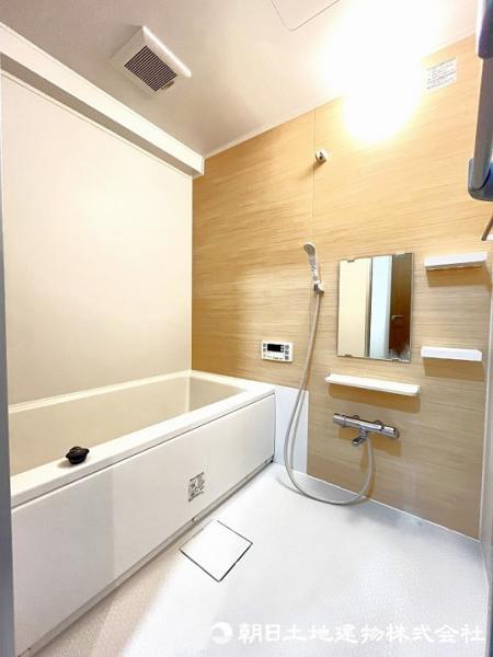 ＜浴室＞平成２８年ユニットバス交換済みです。 【内外観】浴室