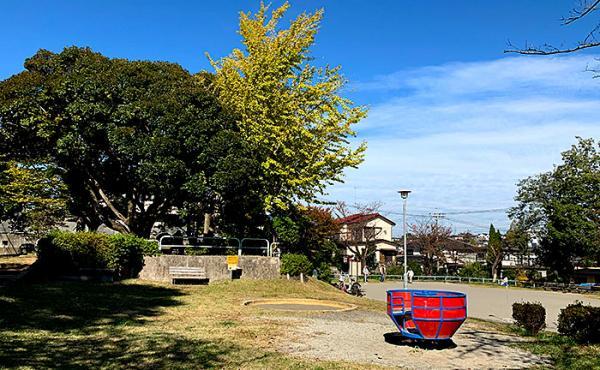 鶴川月の子児童公園まで約44m 【周辺環境】公園