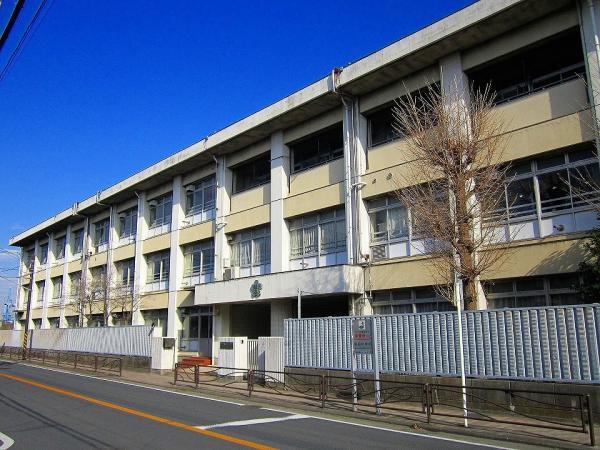 稲田中学校まで約1200ｍ 【周辺環境】中学校