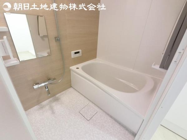 ＜浴室＞清潔感のあるユニットバス 【内外観】玄関