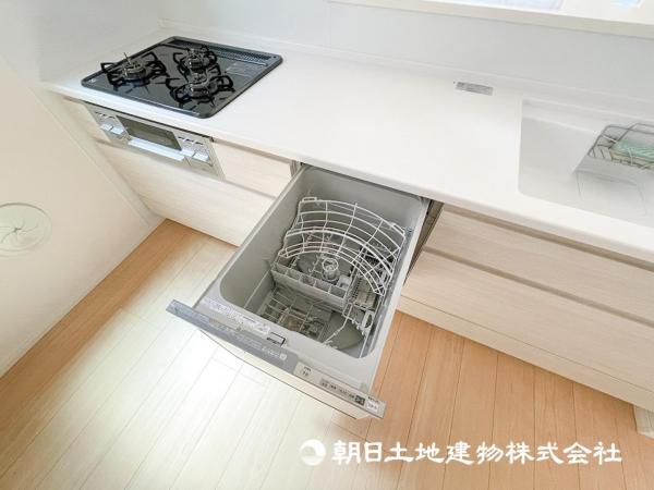 あるとうれしい食洗器付き！日々の家事負担を軽減することができます！ 【内外観】キッチン