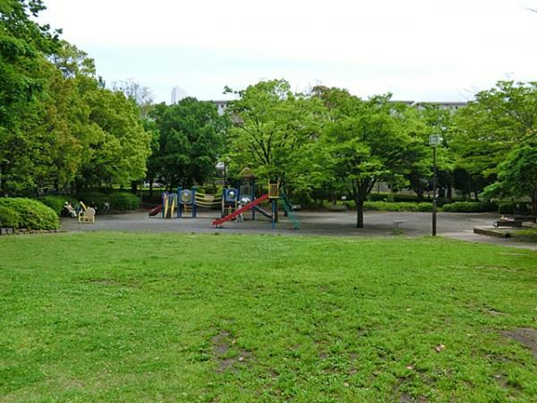 洋光台駅前公園まで約140ｍ 【周辺環境】公園