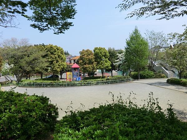 弥生台駅前公園650ｍ 【周辺環境】公園