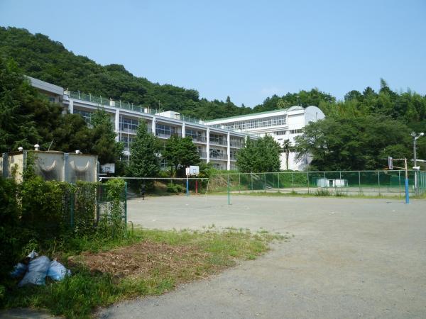 愛川町立愛川中学校 【周辺環境】中学校