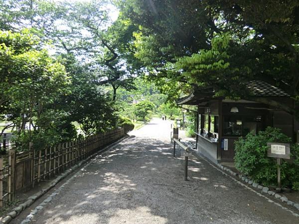 三渓園・日本庭園まで約850ｍ 【周辺環境】公園