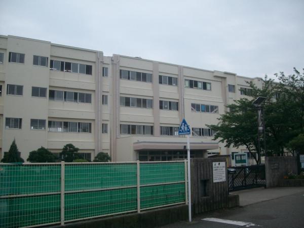 西浜中学校 【周辺環境】中学校