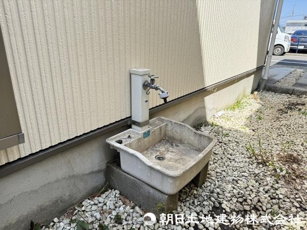 ＜立水栓＞お庭の水やりや洗車に便利な立水栓です。 【設備】その他設備